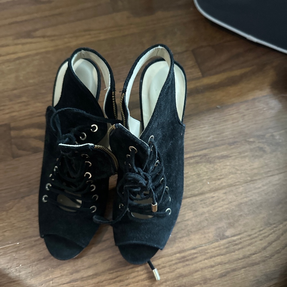 Etienne aigner black lace heels